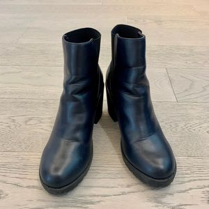 Matt & Nat dark blue ankle boots👢